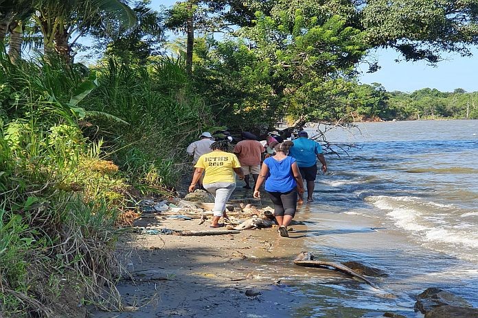 Caribbean News Global cuban_belize4 Cuban coastal experts making headway in Belize field assessment    